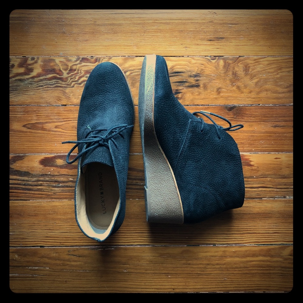 Lucky wedge black leather booties